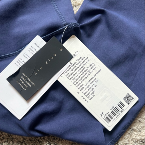 Lululemon Groove Super-High-Rise Nulu Flared Pants
Asia Fit - Picture 7 of 8